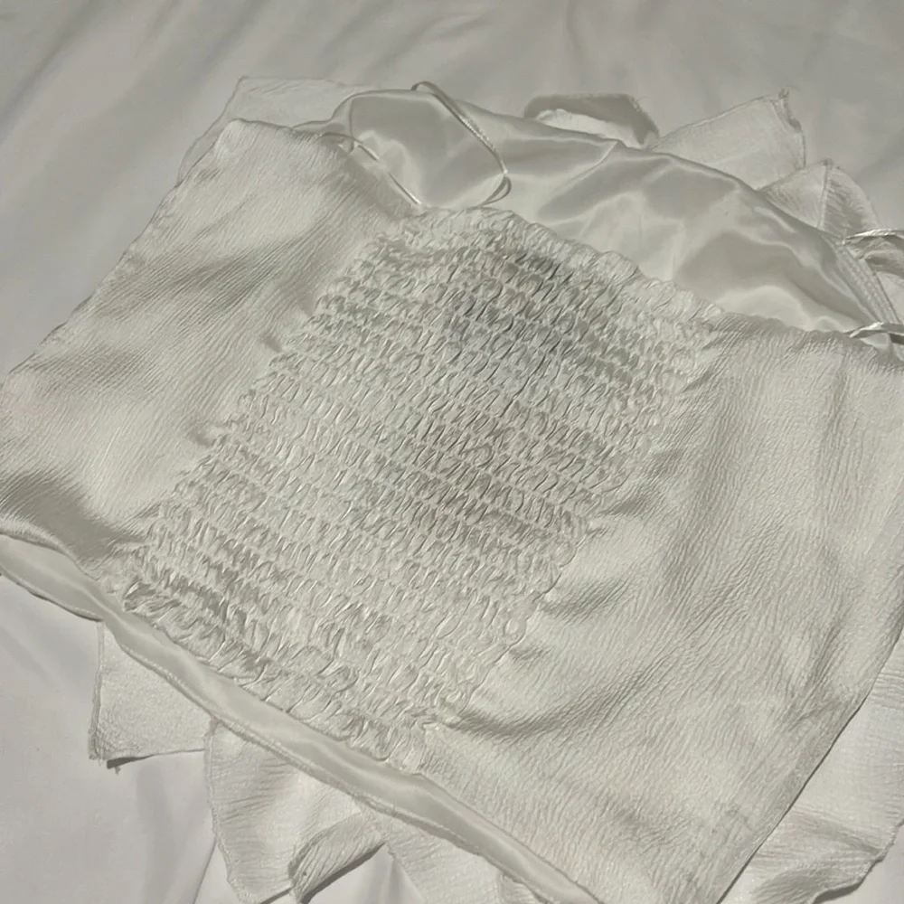 Allemy women’s size large ruffled tube top white NWT - Picture 3 of 3